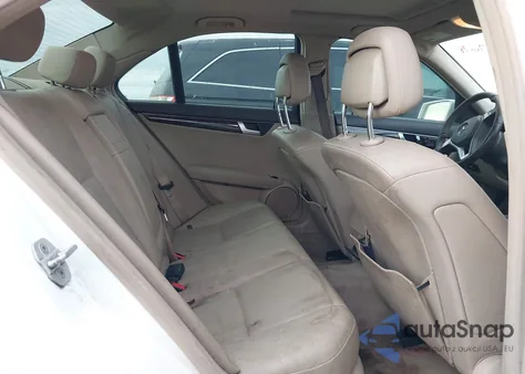 2014 Mercedes-Benz C-Class C 250 Sport z USA, uszkodzony, nr VIN WDDGF4HBXEA956233